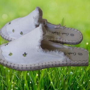 🌞HP ×2🌞 ONE OF A KIND! Hand Embroidered "Bumblebee" Sandals